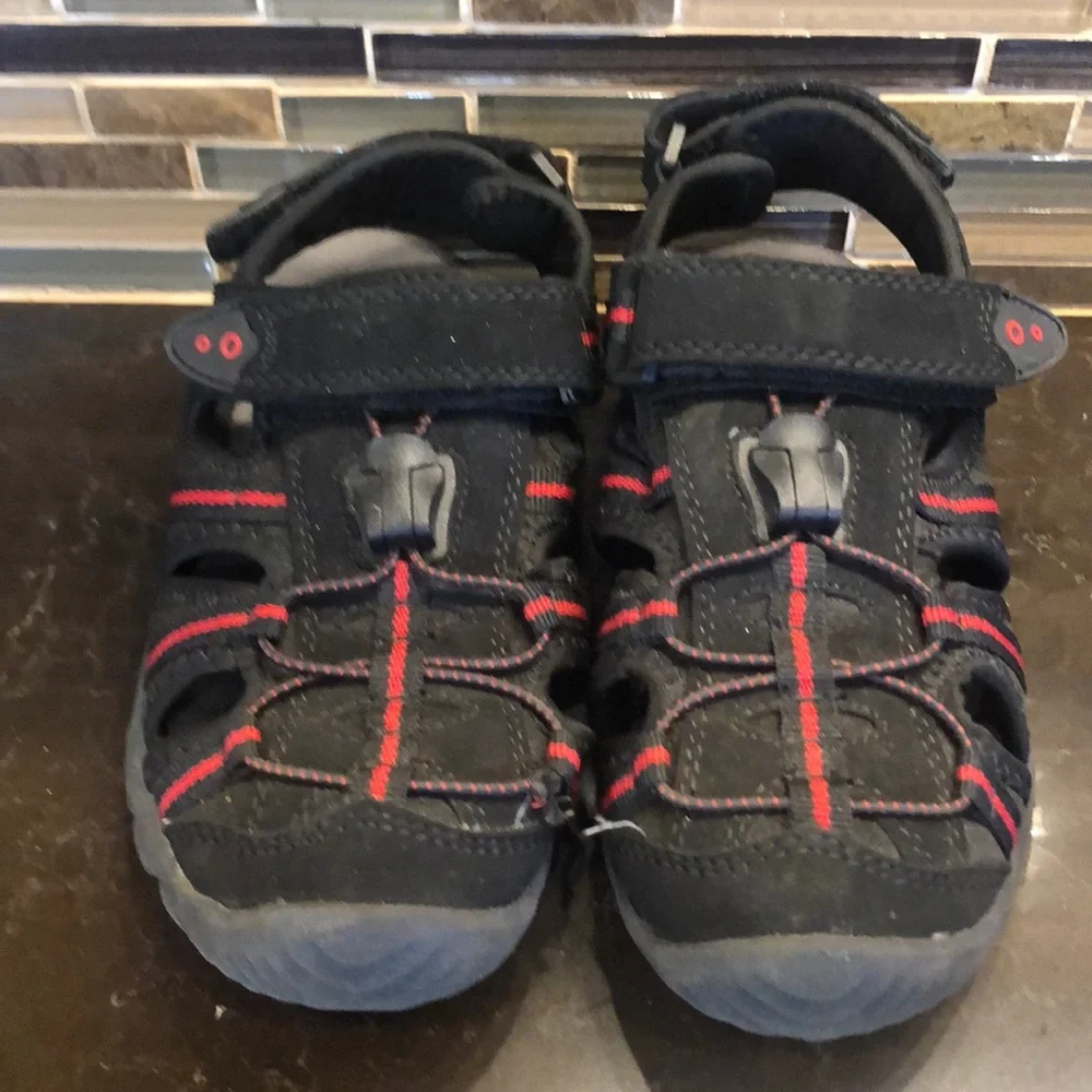 Beaver Creek kids black‎ red adventure Ari sandals